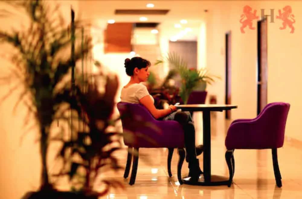 Hotel Leones Puebla de Zaragoza Esterno foto